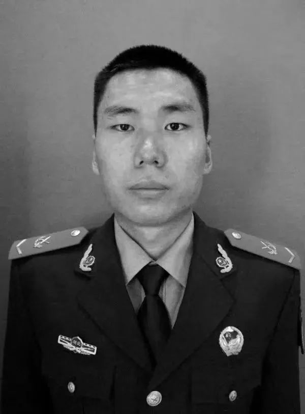 救人牺牲的​"00后"武警战士,入伍仅半年