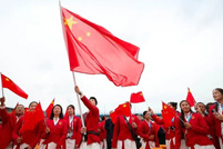 中国代表团入场！五星红旗闪耀塞纳河！