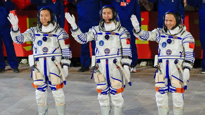 神舟二十一号航天员乘组出征仪式在酒泉卫星发射中心举行