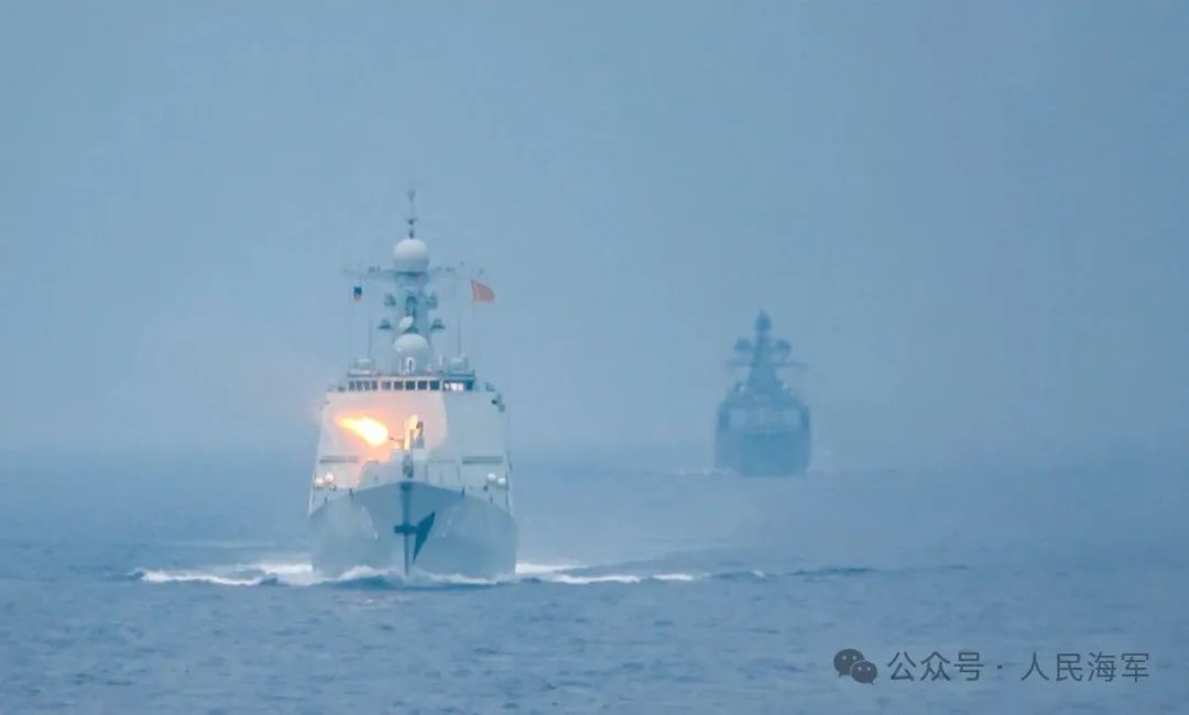 中俄海军首次联合巡航画面，中俄海上军演2021俄方军舰