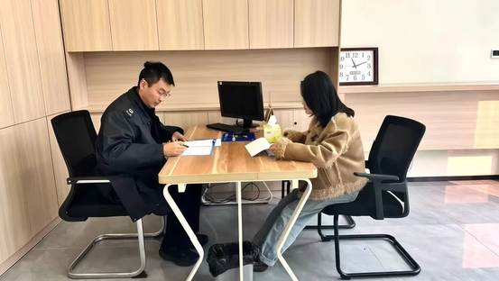 成都大邑“局长天天见”会客厅  门好进事好谈政企面对面解疑难