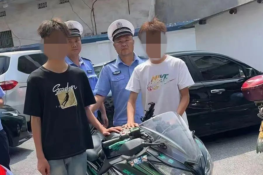 炸街扰民 16岁少年飙车被当场查处插图
