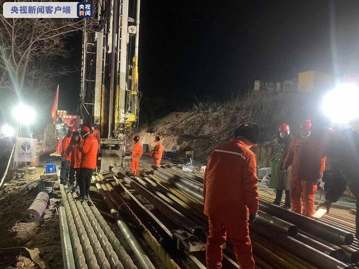 山东栖霞五彩龙金矿爆炸事故救援最新进展:3号钻孔正在下套管 将持续
