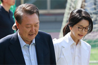 韩总统选举正式投票开始，尹锡悦夫妇现身投票