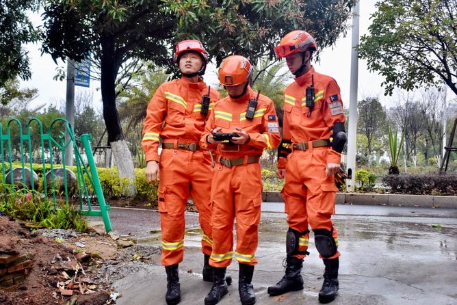 消防救援无人机操控员：灾害现场的“空中尖兵”