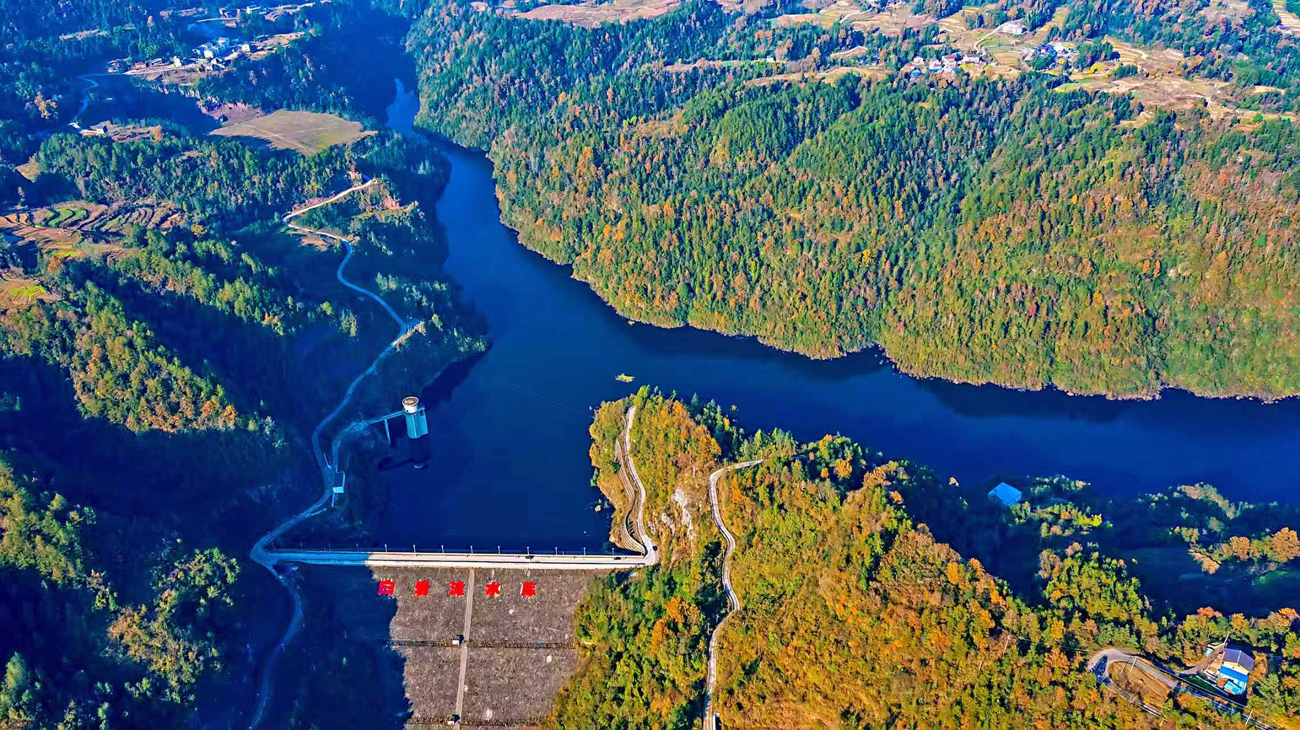 四川宣汉：一湾碧水润民生 百里河湖焕新颜