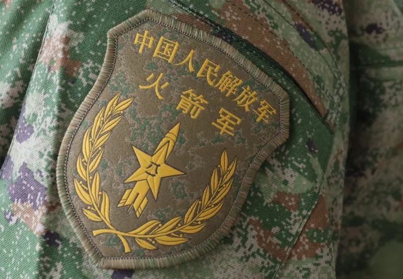 ▼换穿21式夏作训服火箭军士官学校学员火箭军身穿21式夏作训服海军