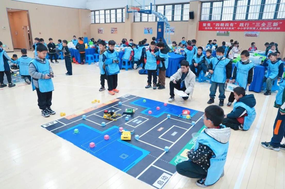 2025年“未来课堂”无锡市中小学人工智能与工程创新实践活动举办