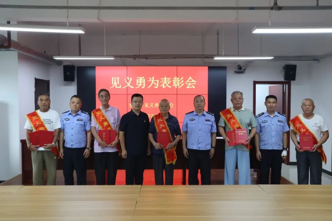 见义勇为！天津跳水救人“比耶”大爷获公安机关认定插图3