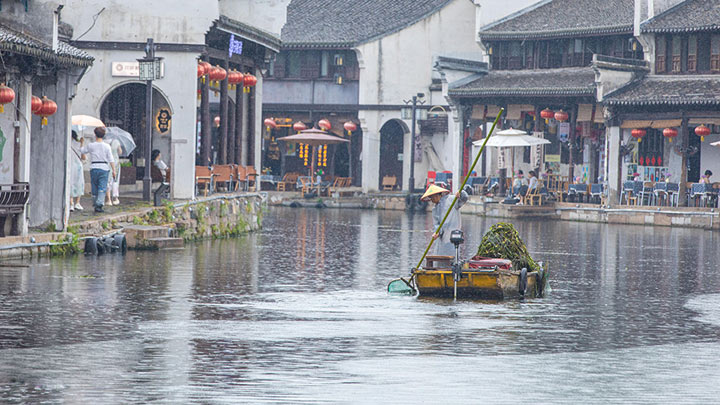 浙江湖州：维护河道生态