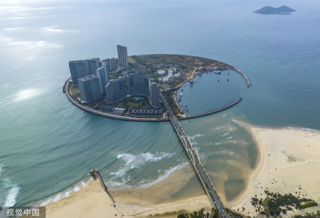 海南万宁:日月湾依山傍水碧波荡漾 风景秀美