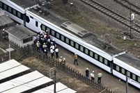 日本发生列车撞上铁路工作人员事故，造成4人死亡
