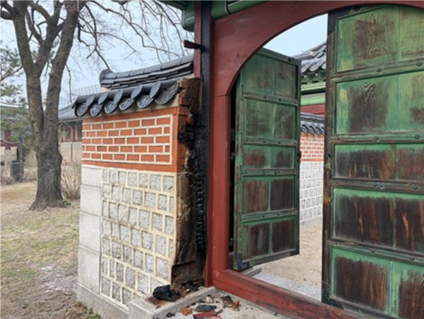 韩媒：首尔景福宫清晨发生火灾，部分设施受损，无人员伤亡