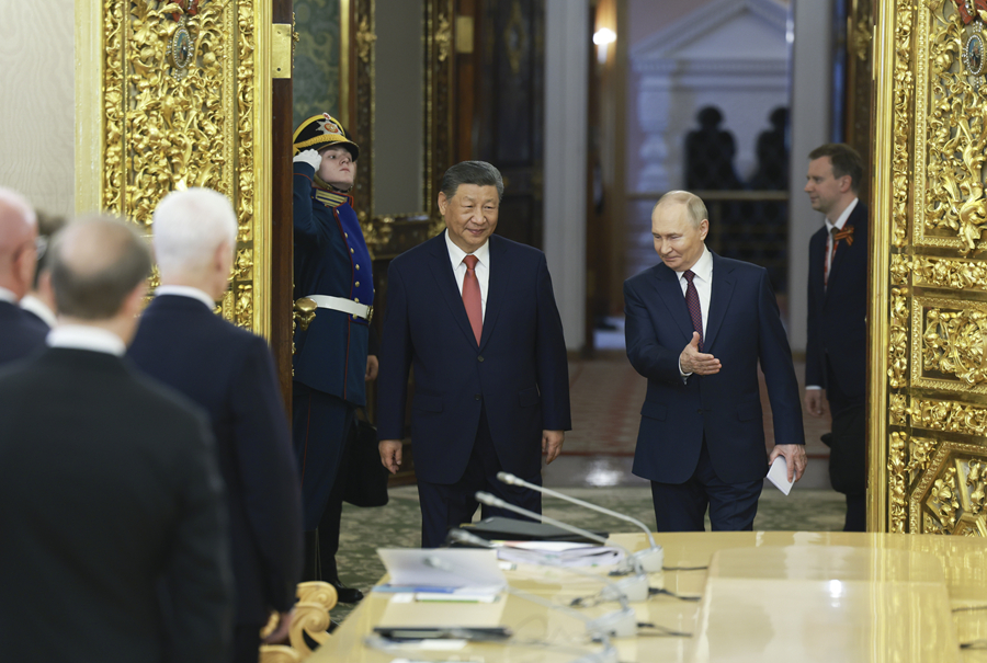 共同弘扬正确二战史观，维护联合国权威和地位，习近平主席同普京总统会谈