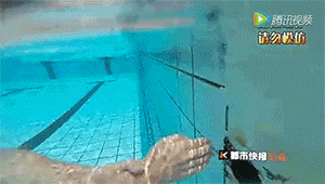 惊险！男孩整条左腿被泳池死死“咬住”插图8