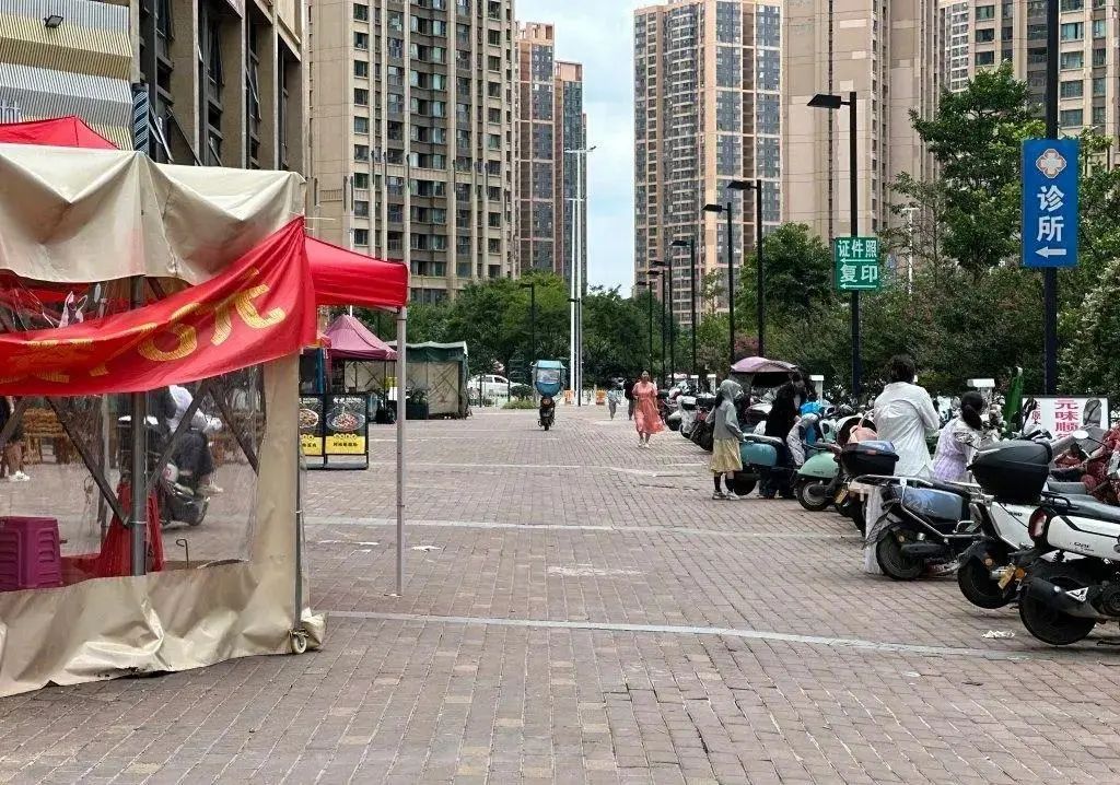 心疼！8岁小孩遭醉汉用椅子砸头，“要做开颅手术”插图2