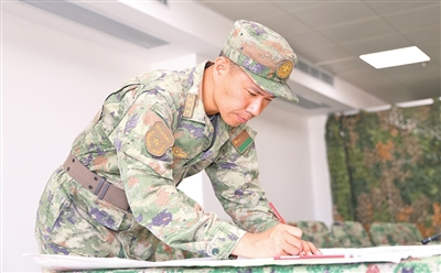 勇于迎接每一个自我突破的挑战展现新时代革命军人的风采