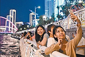 漫步海河畔 观赏灯光秀