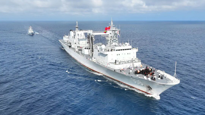 南海某海域，舰艇部队开展实战化全训考核