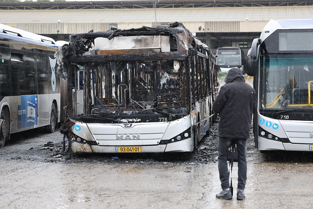 三辆公交车相继爆炸疑遭恐袭，以色列国防军展开大规模行动