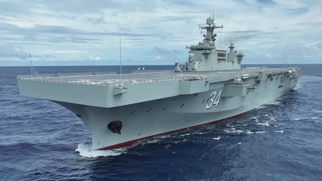 海军湖北舰进行实战化演习，展示编队出击的强大战斗能力