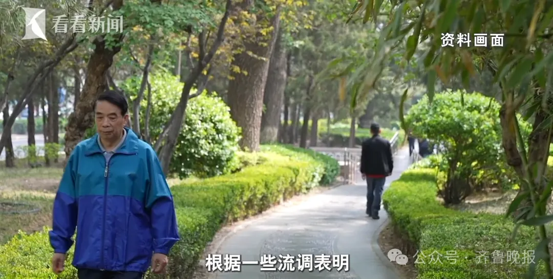66岁独居老人为拒绝借钱，网购花费200万塞满两套房，只能睡在快递堆插图26