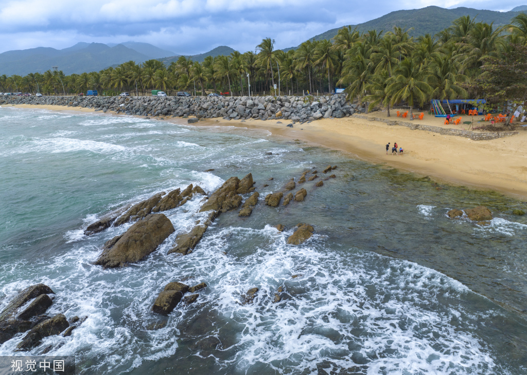 海南万宁:日月湾依山傍水碧波荡漾 风景秀美