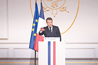 矛头直指美外交政策，马克龙谴责“新帝国主义”