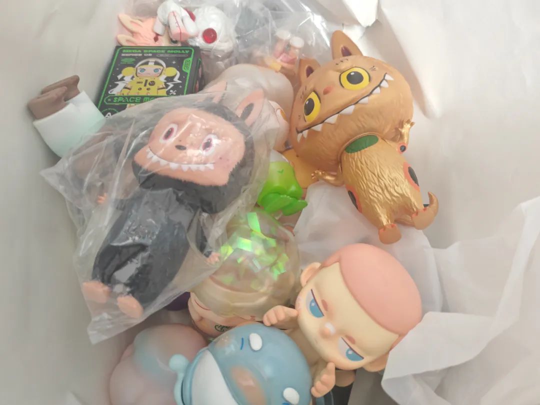 直播间LABUBU盲盒只卖20元？所谓“带钢印的正版散货”原来是10元一斤收购的！插图