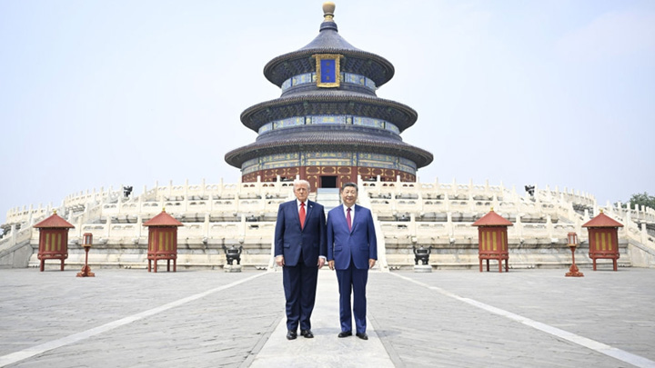 习近平同美国总统特朗普参观天坛