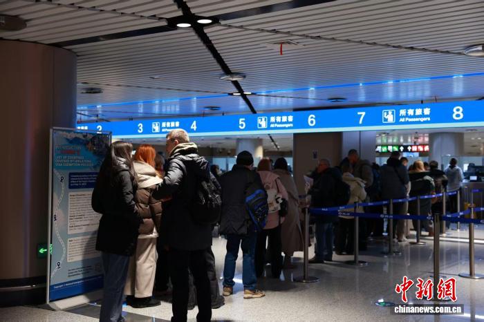 （新春走基层）年味渐浓 探访过境免签下的冰城跨境游热潮