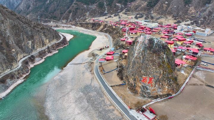 探访西藏升起第一面五星红旗的岗托村