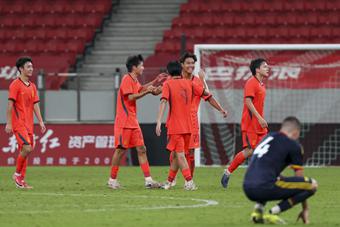 中国U17男足3:2“绝杀”阿森纳U17男足