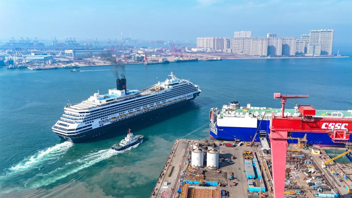 10万吨级以上邮轮“理想”号在青岛完成坞修