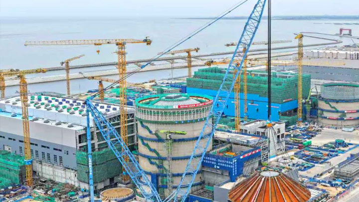 辽宁徐大堡核电厂1号机组核岛钢穹顶吊装就位