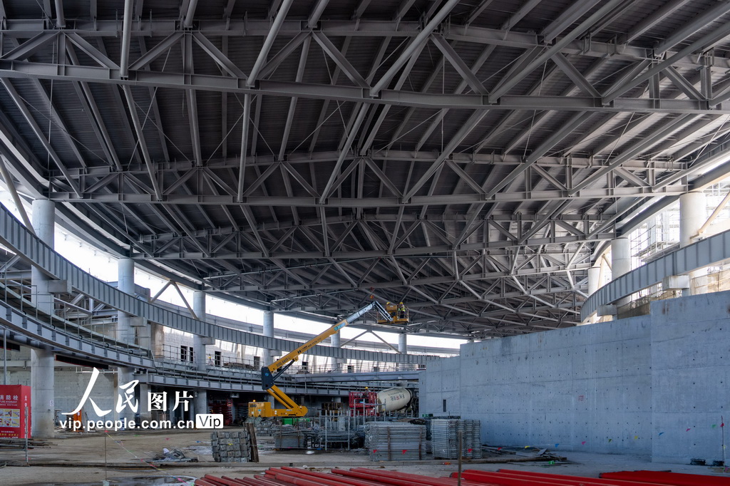 2025年7月2日，安徽省合肥未来大科学城岗集片区的先进光源项目施工现场，工程建设正有序推进。 该项目作为国家 “十四五” 重大科技基础设施，是亚洲唯一低能量区第四代同步辐射光源，建成后将成为国际先进的低能量区同步辐射装置，推动多学科前沿研究，助力我国完善先进光源体系。周啸勤摄（人民图片网）