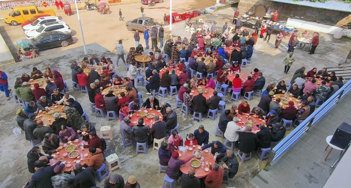 四川宣汉冬日集体生日会：230余位老人的温暖相聚