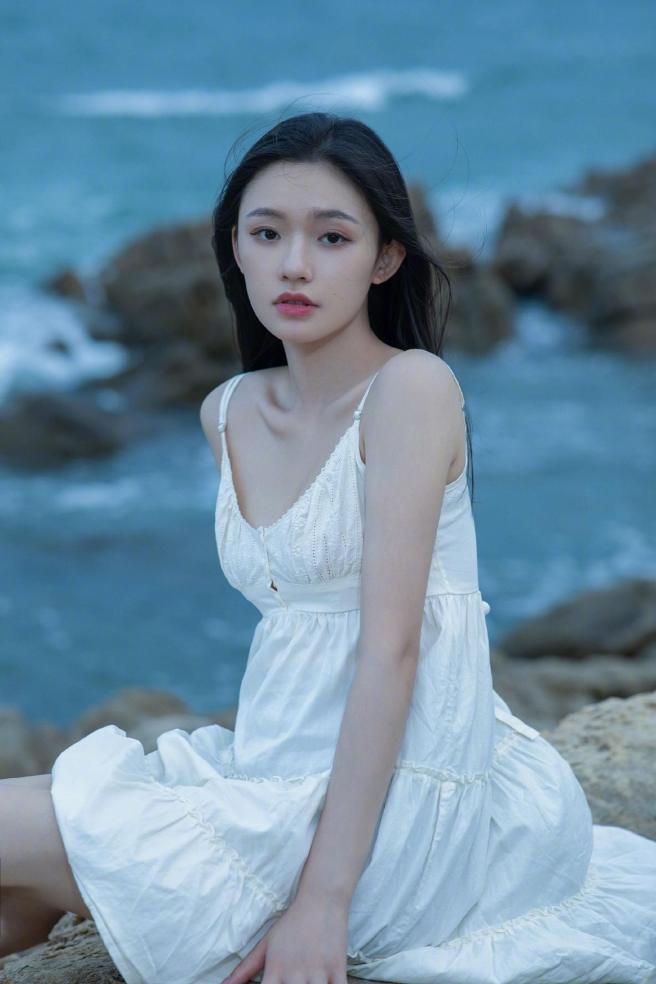 林允夏日海边写真曝光手拿风车浪漫唯美