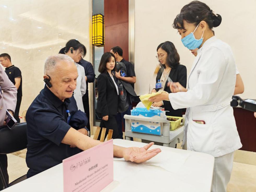 “驻华外交官走进北京”中医药体验活动举办