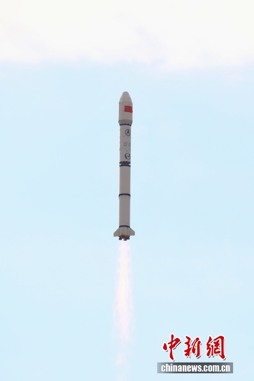 李昀锡 摄 北京时间9月16日9时06分，我国在酒泉卫星发射中心使用长征二号丙运载火箭/远征一号S上面级，成功将卫星互联网技术试验卫星发射升空，卫星顺利进入预定轨道，发射任务获得圆满成功。此次任务是长征系列运载火箭的第595次飞行。