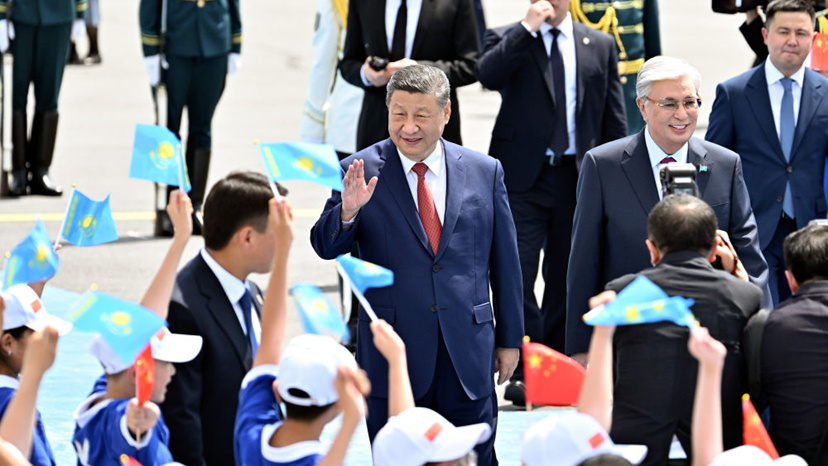 习近平抵达阿斯塔纳出席第二届中国—中亚峰会