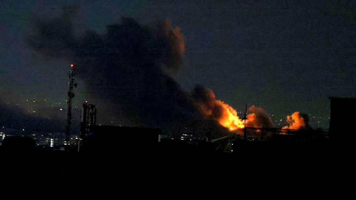 德黑兰"黑雨"降下，核污染阴云笼罩，美以伊冲突或引发长期生态危机