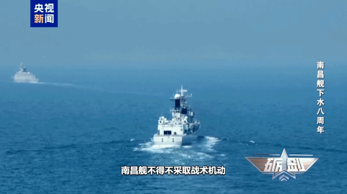 它是航母編隊的“帶刀侍衛”，以一對二逼退外艦！波音大還是空客飛機大