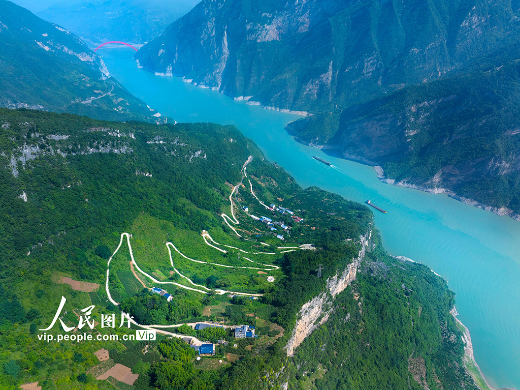 湖北秭归：路畅景美产业兴插图6