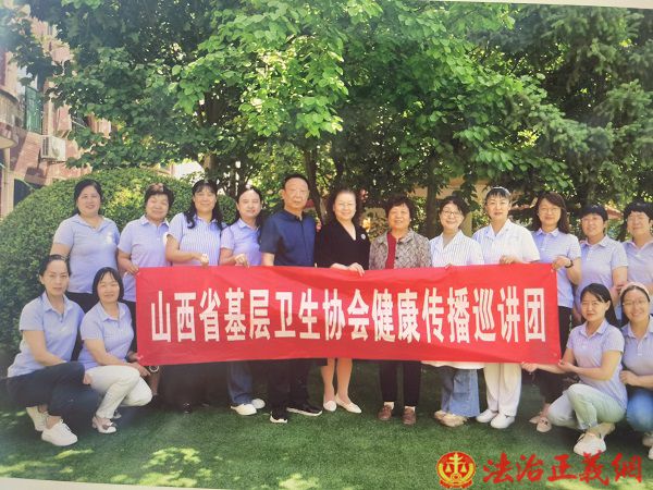 市关工委常务副主任赵果梅,教科局局长栗振斌,关工委健康部部长魏兴斌