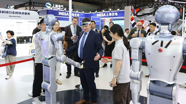 年中观经济：产业向新、消费提质