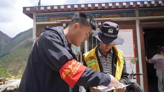 四川雅江县木绒乡防火专干的“土话经”和“责任网”
