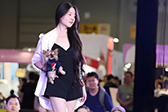 成都宠博会上演宠物T台秀