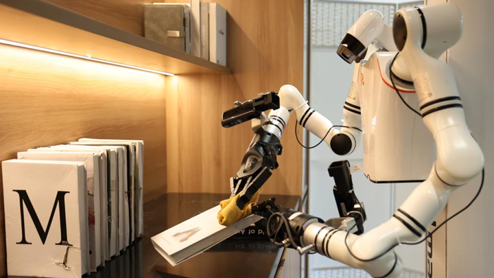 探访人形机器人如何“学习培训”