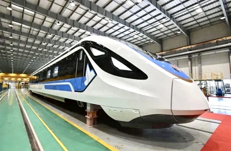 列车外观造型展现国际化设计风格,以流线型的造型为主,融入上海地域